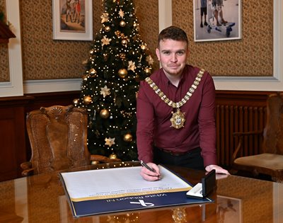 Lord Mayor of Belfast, Councillor Ryan Murphy, signing the White Ribbon Charter in the parlour at City Hall.
