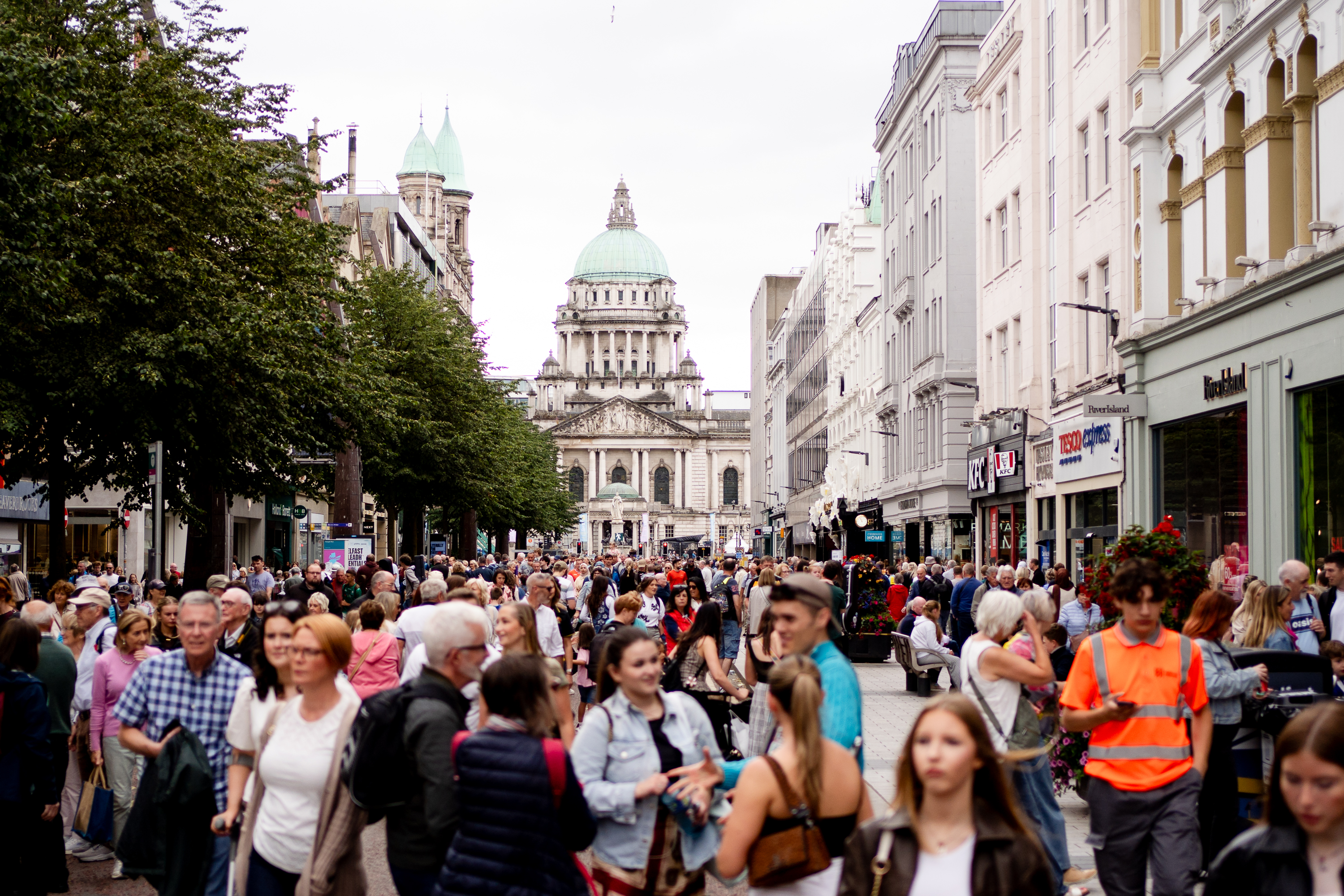 Crowds during Fleadh with City Hall in the background.