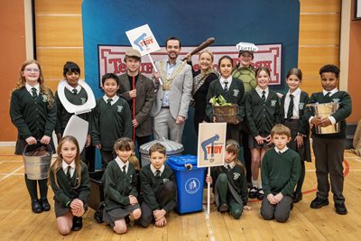 Lord Mayor of Belfast, Councillor Micky Murray with Finaghy Primary pupils and performers from Cre8 Theatre.