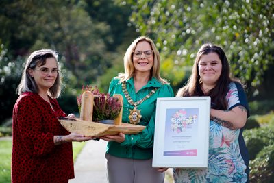 2.	Lord Mayor Councillor Tina Black with Carmen Coggin and Kerrie Tuner who picked up the award for ‘Best Front Garden’ in west Belfast.